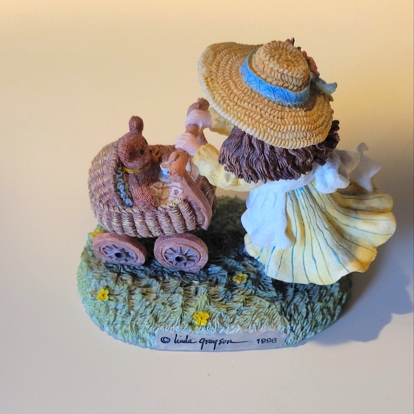 Linda Grayson Tea Party Teddies - Picture 2 of 6